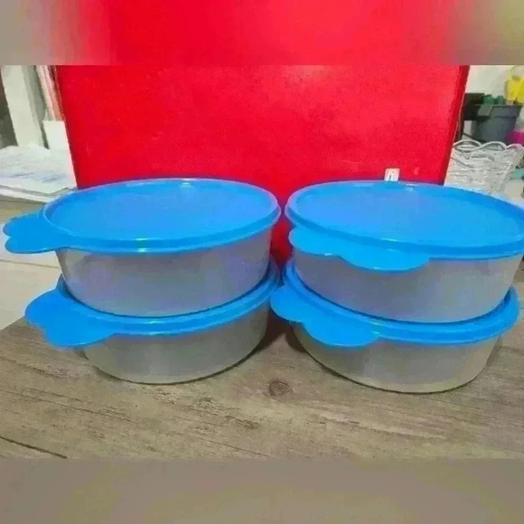 Tupperware 3cups/700ml snack  bowls 3673A (Clear) w seals 2541D (Blue) - Picture 1 of 4